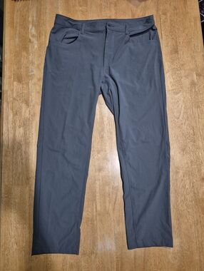 EUC All In Motion Men's Gray Casual Straight Leg Pants